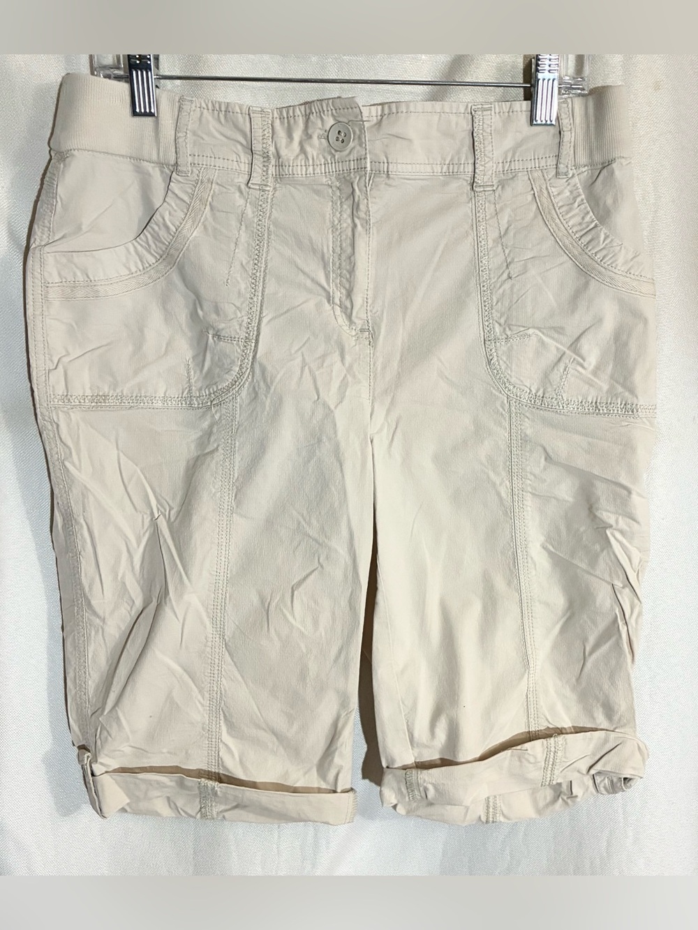 Chicos Cargo Bermuda Shorts Sz 1-US M 
Roll Tabs Pockets Elastic Waist tiny Flaw